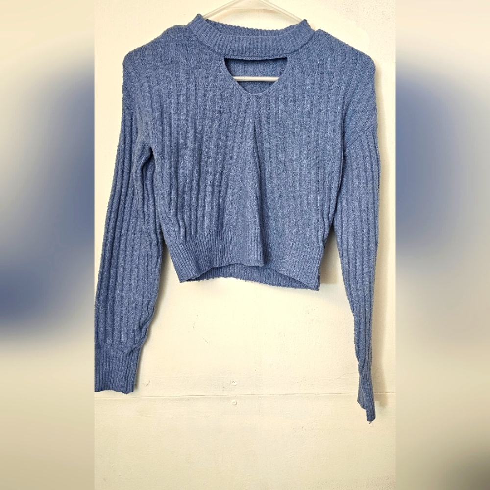 Blue cut off cropped sweater